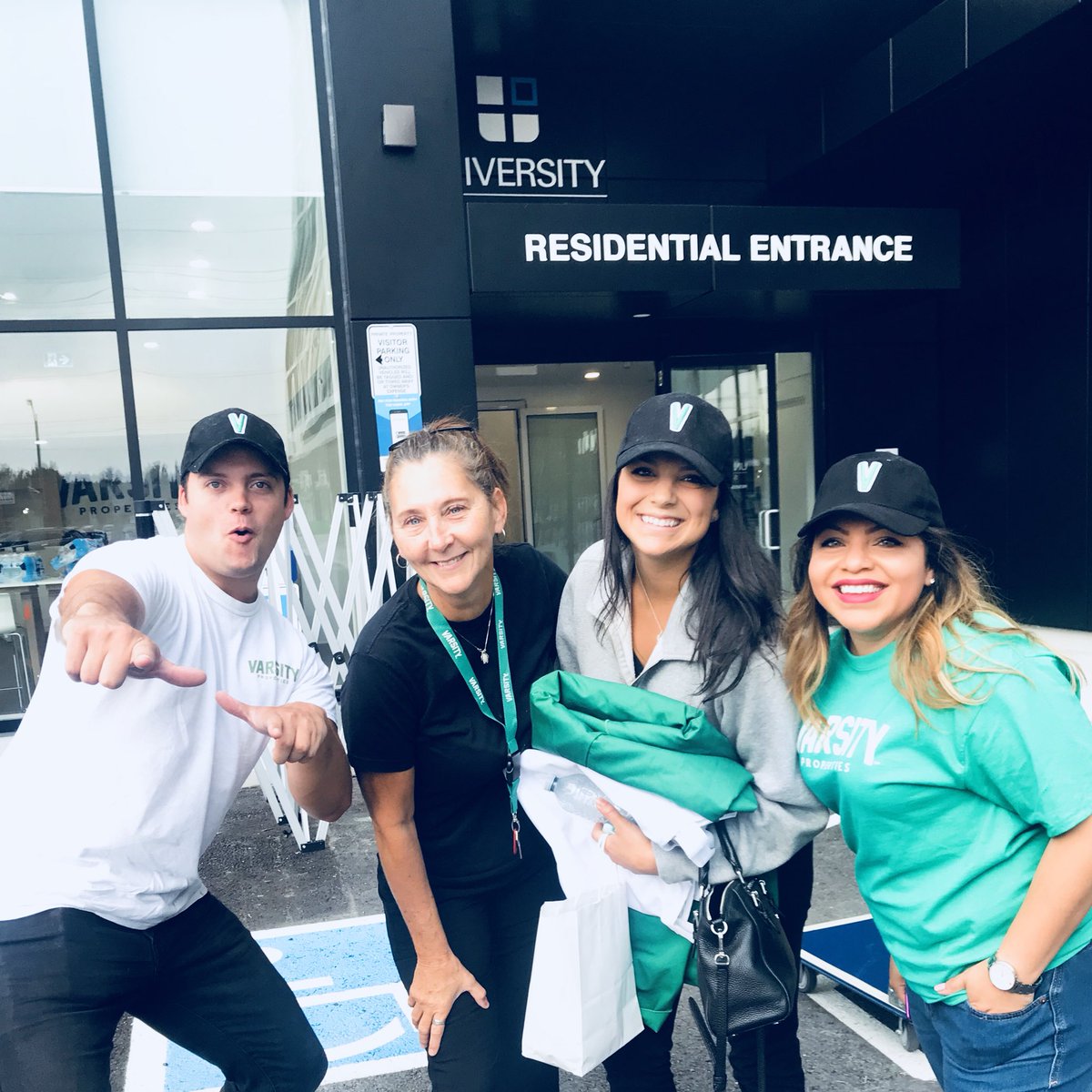 AJKeilty's tweet image. Our streak continues, with our 30th  #OnTime #StudentHousing building!!! Doors are now open on the beautiful new @VarsityUStudios in Oshawa!!! Nice work team!! @VarsityCom #VPLiving #UOIT #DurhamCollege