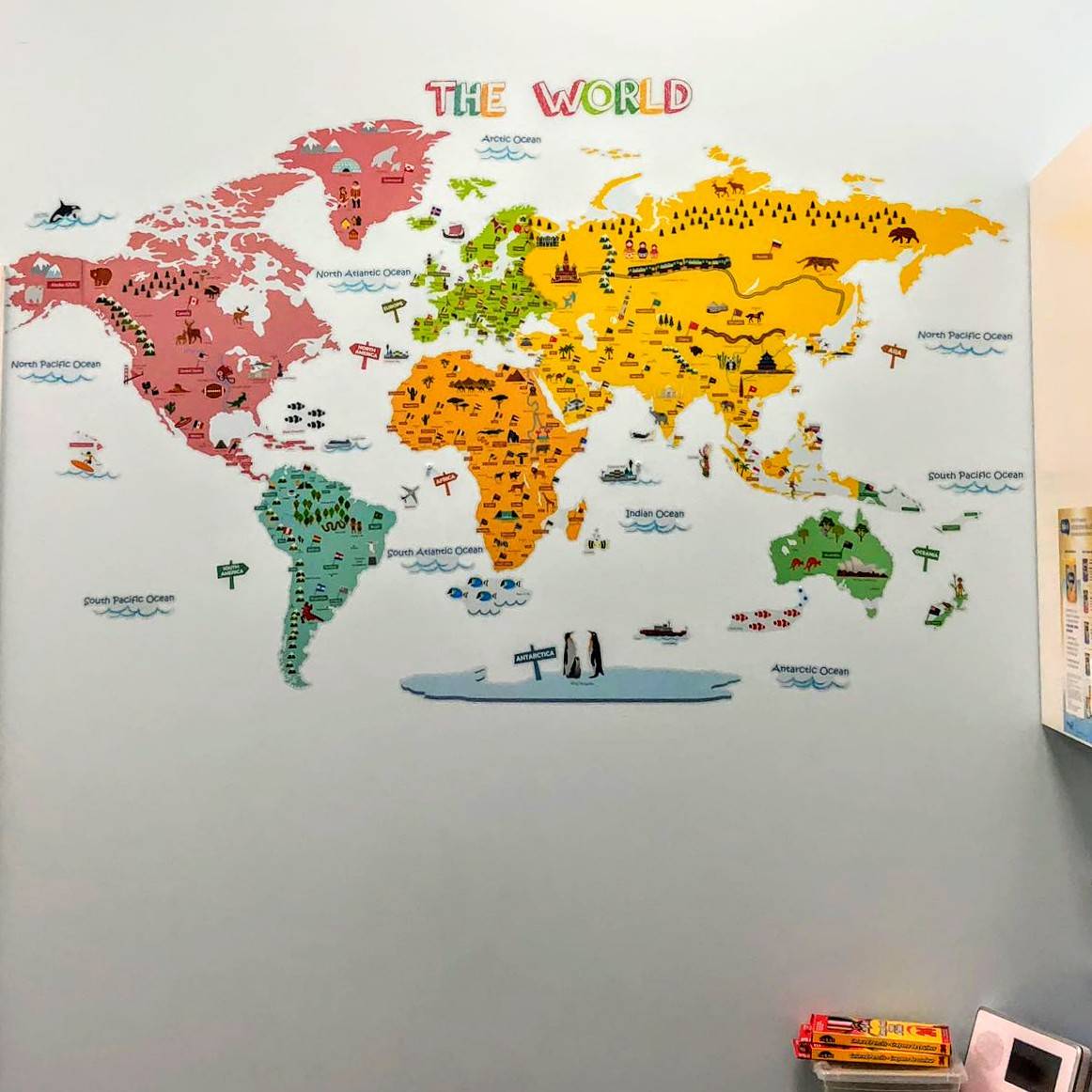 WallEuphoria's tweet photo. 🌺 Spotted this interesting map wall decal!

🌸 We're always looking for more ways to expand our lineup of wall art decals. We are considering making city skylines, or country maps. What do you think? 🤔

#HomeDecor #InteriorDesign #WallArt #WallDecals #Momtrepreneur #Staging https://t.co/PJyHFDBfnW
