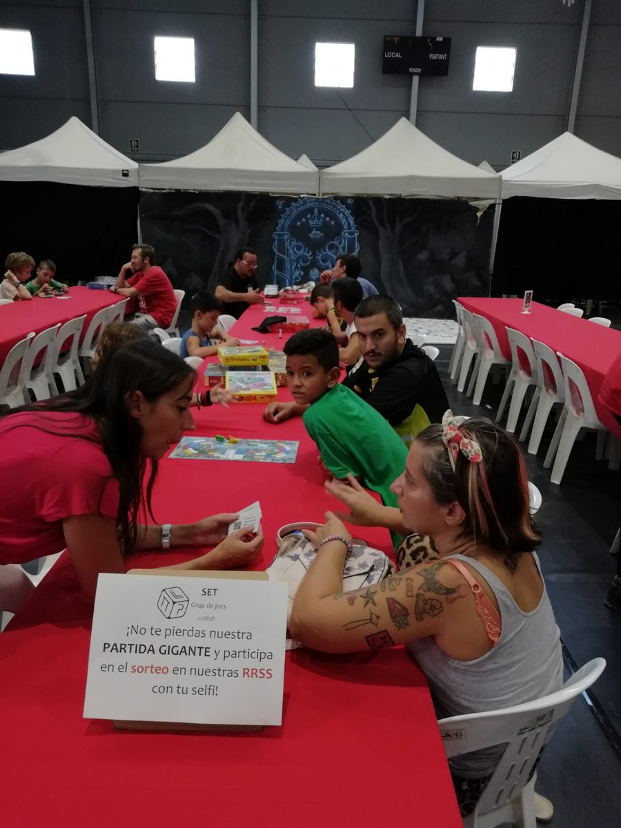 GrupSetABEAM's tweet photo. Hasta las 20 horas seguiremos jugando en la #fanconbcn18 y estaremos encantados de recibiros!! #grupset #abeam #DivulgandoMatemáticas https://t.co/7T6JzRSftZ