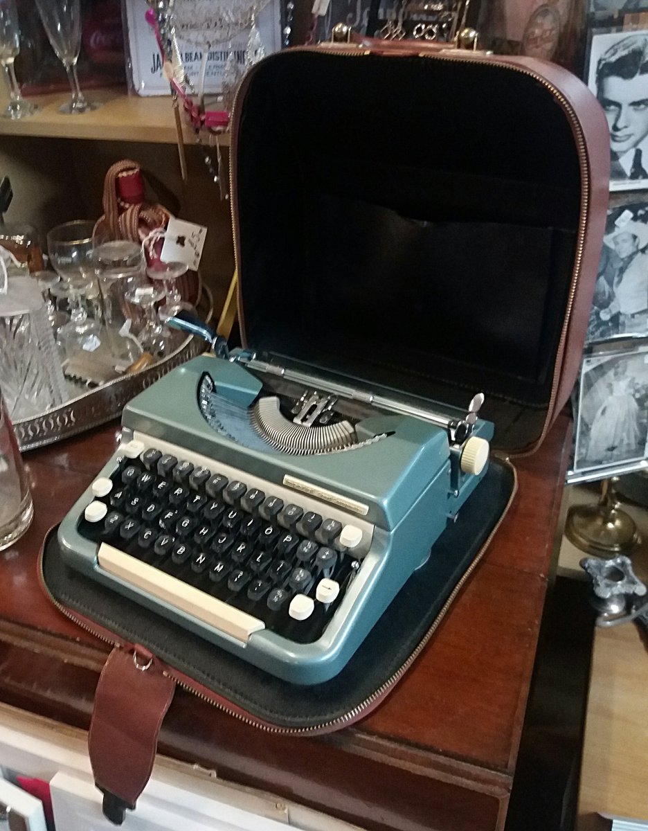twistofsomerset's tweet image. When you go to work and end up buying all the sodding stock 🤦‍♀️
#midcentury #vintage #typewritter