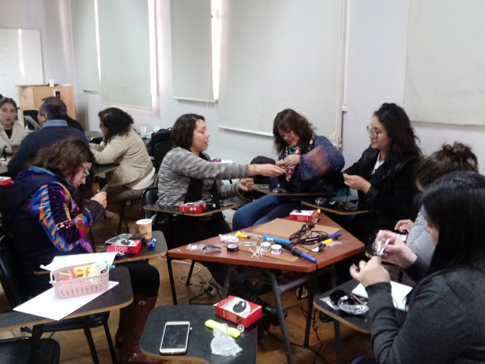 josecatalanc's tweet photo. Confección de mouse adaptado #inclusionuchile https://t.co/tgQDvR2MUJ