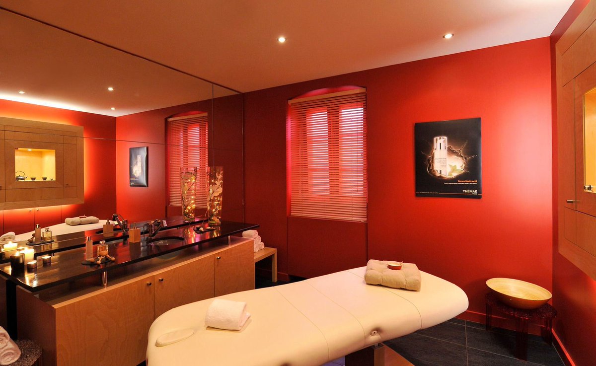 Bretesche's tweet photo. New month, new skin. Enjoy our special offer at Spa de la Cour Carrée, 30% off on all our treatments this weekend #labretesche #bsignaturehotels https://t.co/Kg8yTI3vkp