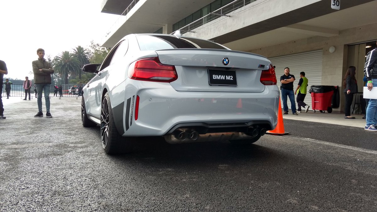 MotorBlogMX's tweet photo. Finalmente está @BMWMex M2 Competition que por $1,259,900 pesos podrás tener 410 hp acompañado de una caja DCT de 7 cambios o una manual si eres purista. 🔥
#BMWMPowerTour https://t.co/VELQKQ0z1I