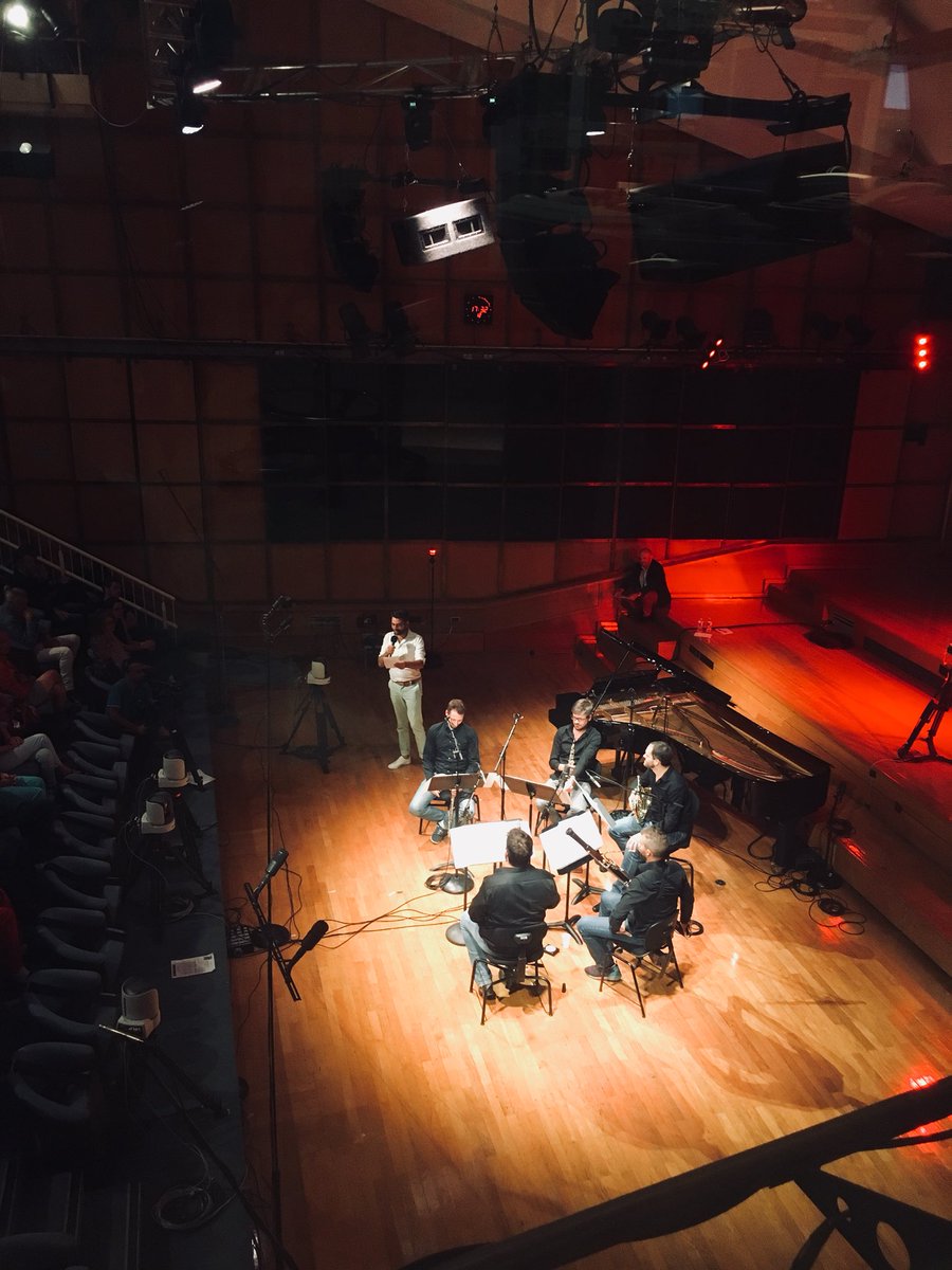 stephanegrant's tweet photo. @cl_rochefort maître de jeu de GÉNÉRATIONS FRANCE MUSIQUE, LE LIVE, 1er numéro ! #NowPlaying️ @francemusique #studio106 @Maisondelaradio 💥 https://t.co/76AeRXviwX
