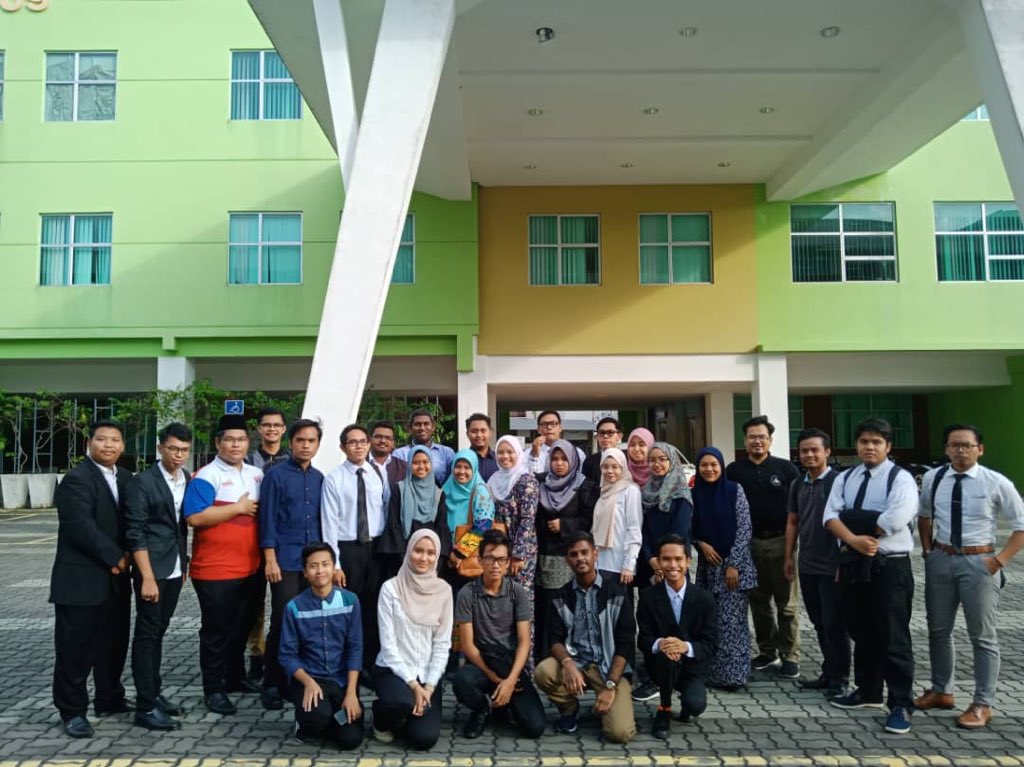 keymihotfm's tweet photo. debaters Universiti Pendidikan Sultan Idris dan Universiti Sultan Azlan Shah🤝#itswrap! https://t.co/EgxBW95bF0