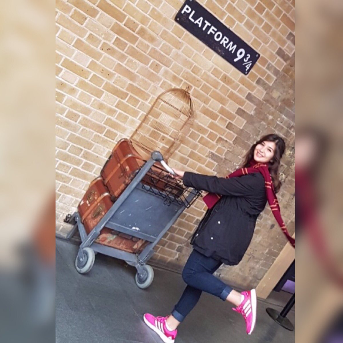 makeuptime1996's tweet photo. 🚂✨🧙🏻♀️🔮🤩🤭 #BacktoHowarts #Tb @HarryPotterFilm https://t.co/xZGl2DHs9q