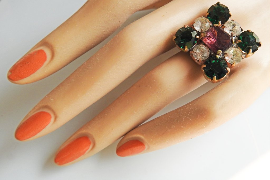 •´¯`•. Green ring jewelry .•´¯`•🌻 👉 shopzazaofcanada.com/listing/640258…

💕
#giftring #giftrings #giftring💍#giftforwomensday #giftforwomengirls #giftforwomenaccessories #giftforwomenmom

Let’s be friends on Instagram@zazaofcanada | #zazaofcanada