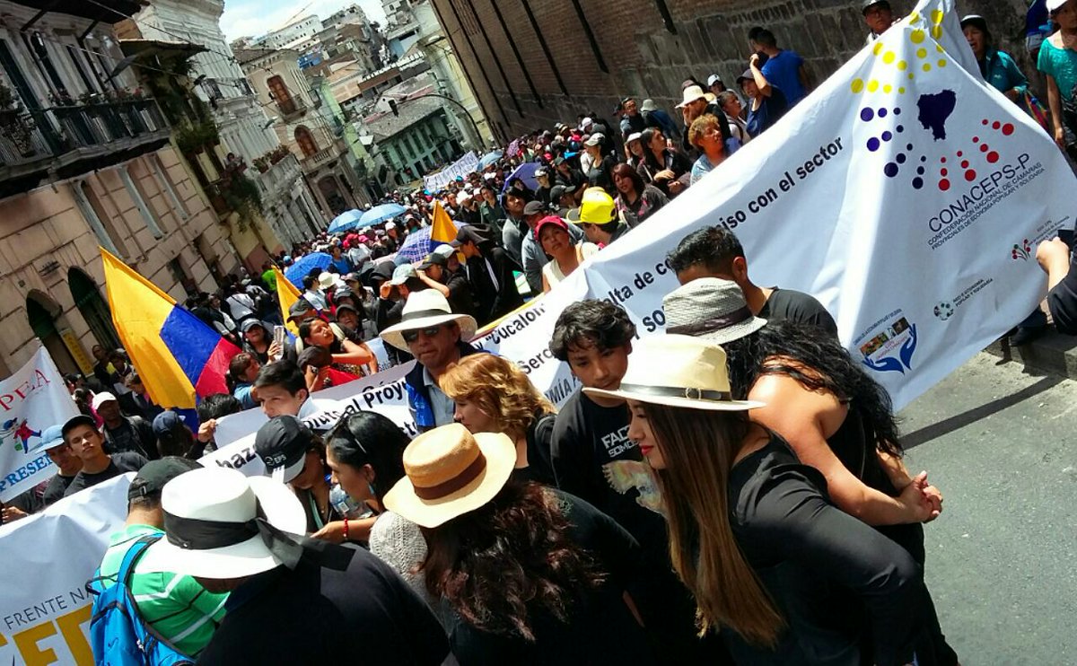 feliza_ochoa's tweet photo. Marcha pacífica ha favor de los derechos de la EPS https://t.co/VkYtI17Avp