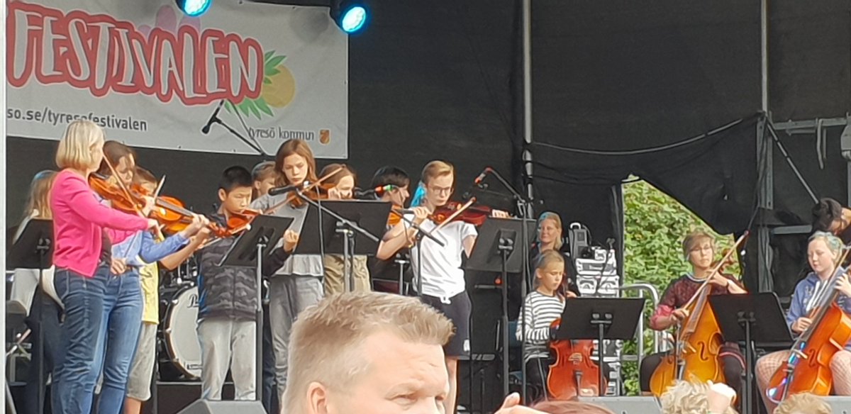 ingerlundin's tweet photo. 10 års jubileum av tyresöfestivalen. Vilket grymt jobb av fritidsledare o kulturarbetare i Tyresö. #tyresöfestivalen https://t.co/7IE4rqVUV4
