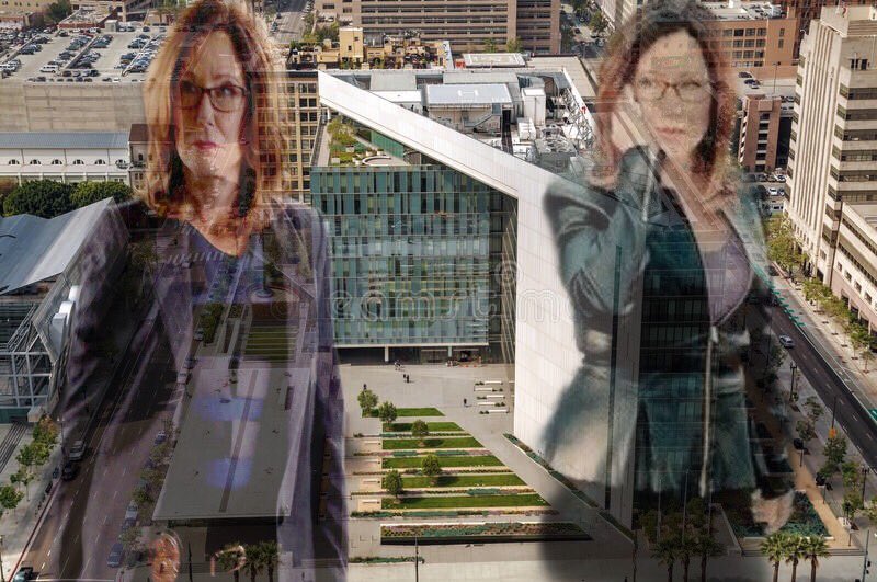 MariebDK's tweet photo. The highest ranking female officer in the LAPD 👮🏻♀️👠💄💃 #CommanderRaydor #KickAssLady #WomanPower 💪
Wishing all you lovely ladies a fantastic #SharonSaturday @MaryMcDonnell10 https://t.co/NIezKkEjed