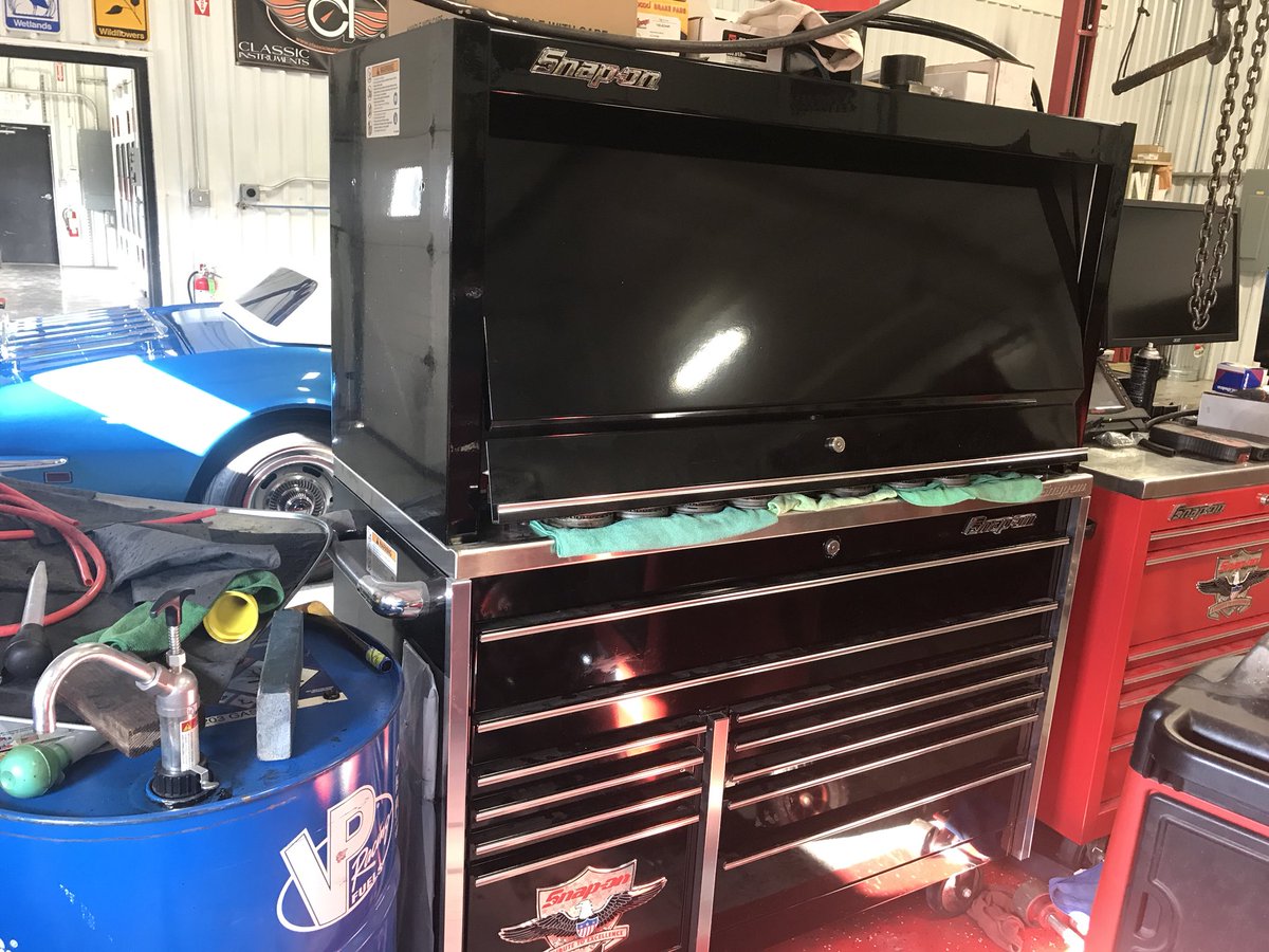sgccars's tweet photo. SnapOn tool box and hutch for sale. $5,900. Call Michael at 217-821-8621. #SnapOn https://t.co/14sxz7sthY