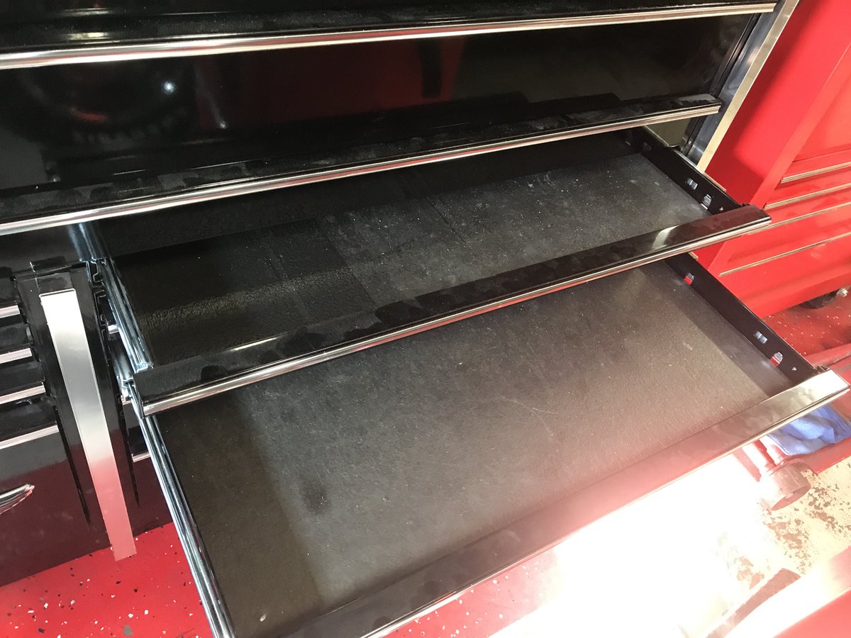sgccars's tweet photo. SnapOn tool box and hutch for sale. $5,900. Call Michael at 217-821-8621. #SnapOn https://t.co/14sxz7sthY