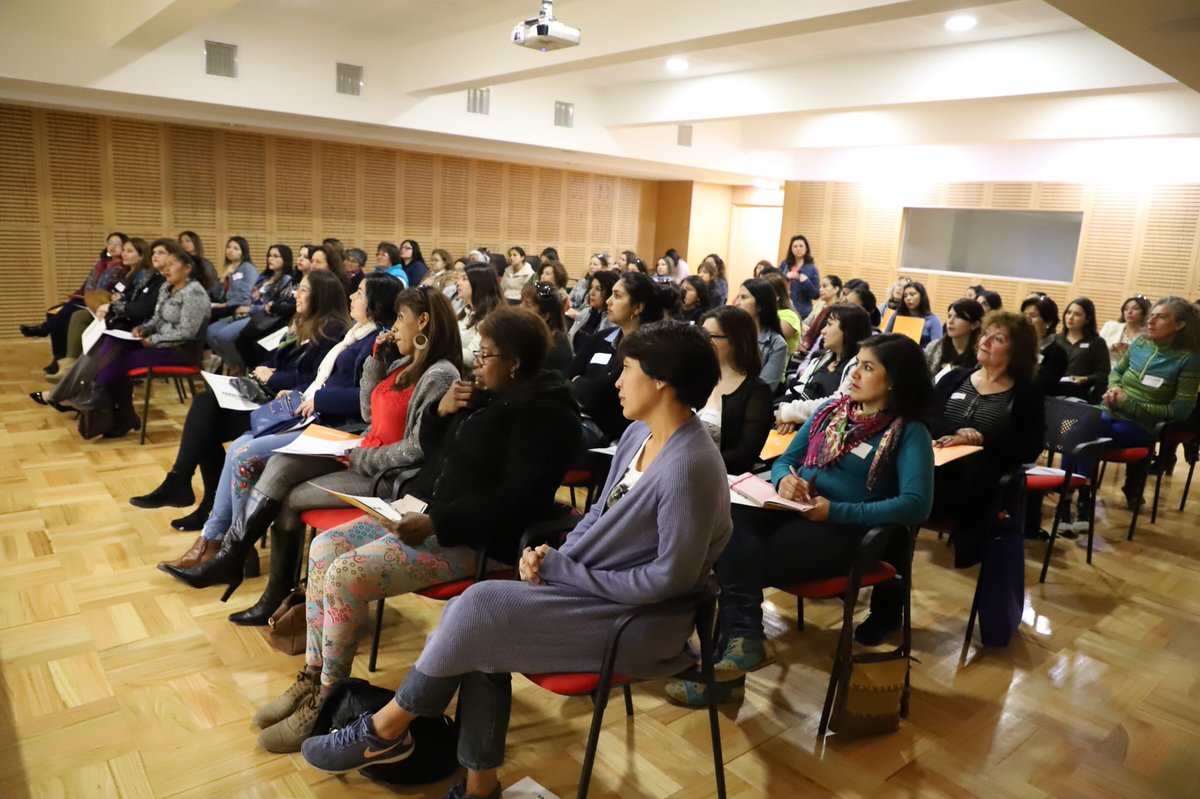 Con la visita estelar de Ximena Rivas se desarrolla con gran éxito el taller “Mujeres que acompañan mujeres” de Fundación Democracia y Desarrollo en la Biblioteca Regional #regiónestrella #XimenaRivas #FelizSábado #RegióndeCoquimbo