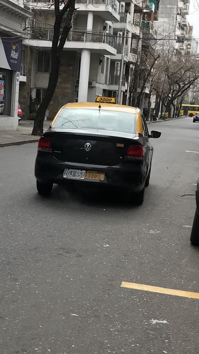 jocortazar's tweet photo. 🚨⚠️ ROSARIO ⚠️🚨
NO TOMARSE TAXI DE PATENTE IGJ 654, 3000. Se me tiró y me trabó las puertas! https://t.co/mbgg682dHf