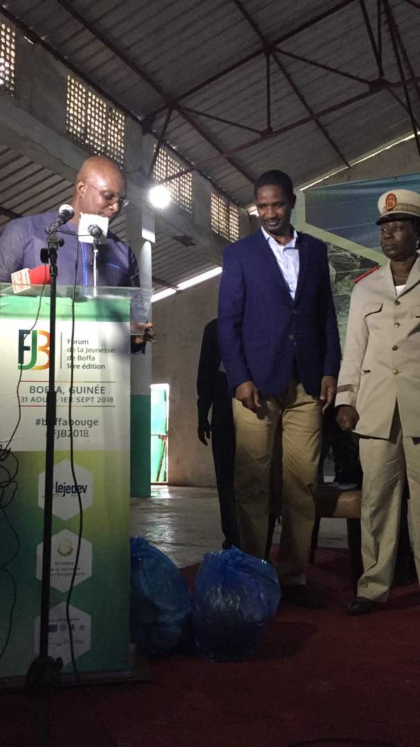 LEJEDEV_BOFFA's tweet photo. Remise de ballons aux jeunes par Mr Mouctar Diallo, ministre de la Jeunesse et de l'Emploi Jeune 

#BoffaBouge #FJB2018 https://t.co/DkVmw97SPH