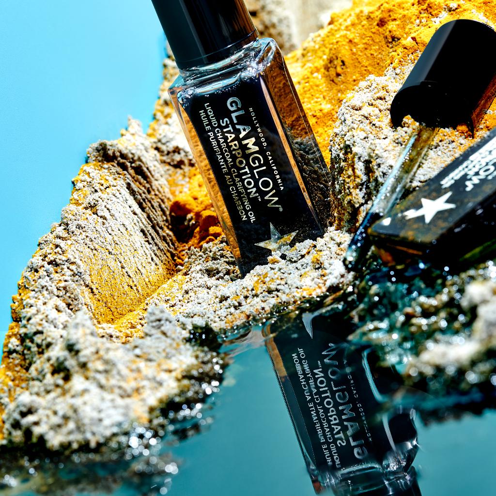 glamglow's tweet photo. Did you know #STARPOTION has ✌️ types of charcoal? With activated coconut charcoal and Japanese binchotan charcoal + turmeric root, this magical oil instantly clarifies and nourishes your skin. 
Shop now: https://t.co/D94yihEHvL
#GLAMGLOW https://t.co/Iyr71cDVof