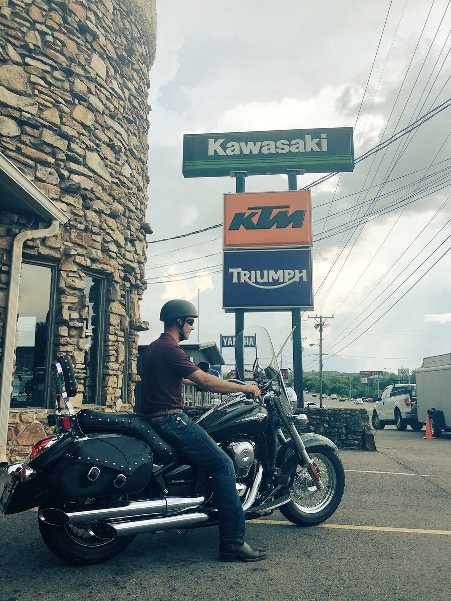 Castle_P_Sports's tweet photo. Congrats Michael on your new purchase this Labor Day weekend🎉 It was awesome working with you and thank you for becoming a part of the Castle family. Enjoy your new Kawasaki Vulcan 900 LT
•
•
#kawasaki #vulcan #vulcan900 #cruisermotorcycle #nashville #nashvillebikes #local615 https://t.co/MPUDfBv3u6
