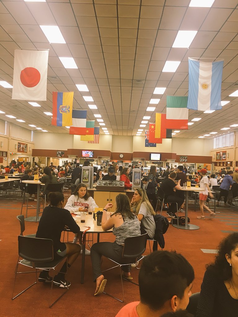StugaEsc's tweet photo. Greetings from Dickinson College to everyone at Bremen University! 🇺🇸🇩🇪 #dickinsoncollege #bremenuniversity #exchange #senesterabroad 
- Merle https://t.co/3V8k6hHHff