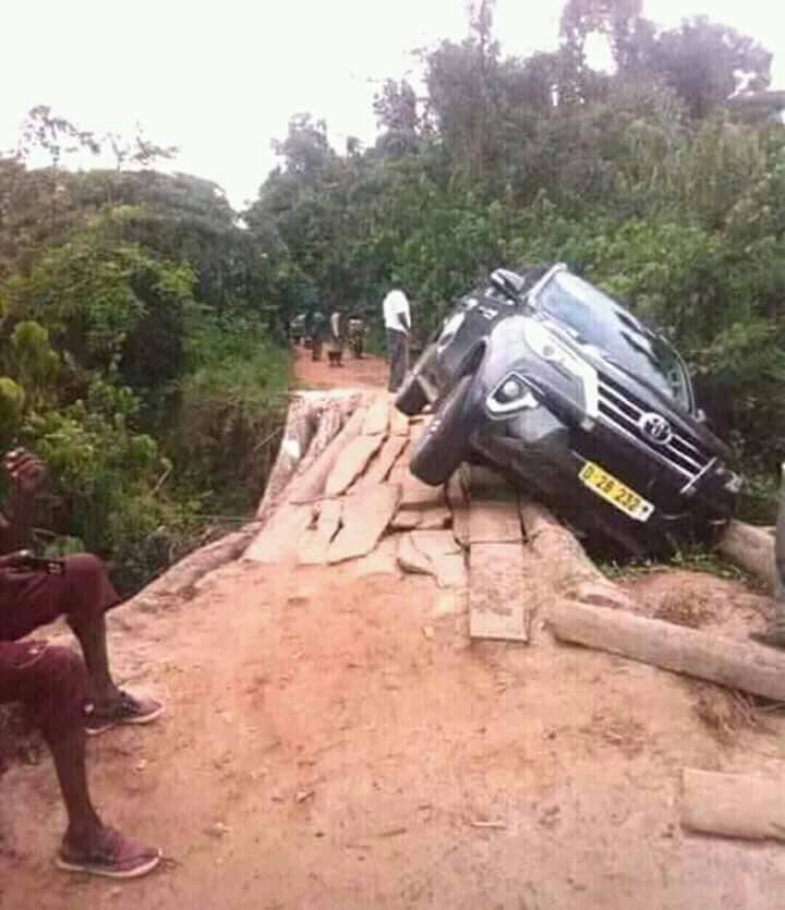 shufai100's tweet photo. THE KILLINGS, LOOTING ,MAIMING AND SCORCH EARTH POLICY ETC CONTINUE IN SOUTHERN CAMEROON'S BY TERRORIST GOVERNMENT OF FRENCH CAMEROUN THROUGH THE INFLUENCE FRANCE. 
AND WORLD ENTITIES LIKE UN &amp; AU STAY MUTE.
#USA #CANADA #SWEDEN UN 
@nikkihaley @POTUS @UN @EU @VP @officeofJJR https://t.co/tZx6h5z0ms