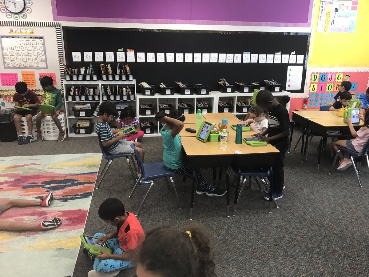 heymrsconder's tweet photo. Ss took pictures of objects around the room and used @PicCollage to create a collage and described the #PhysicalProperties of each object - Ss thrived with this independence and creativity!! I loved it😍 #ProudTeacher #MrsCondersClass #TaylorESVillage #SecondGrade https://t.co/3smmBLfcdd