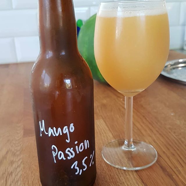 beerigami's tweet photo. Mango passion 3.5 from @eriklikesbeer Very nice! #homebrew #hembryggning https://t.co/4vXorKfrc7