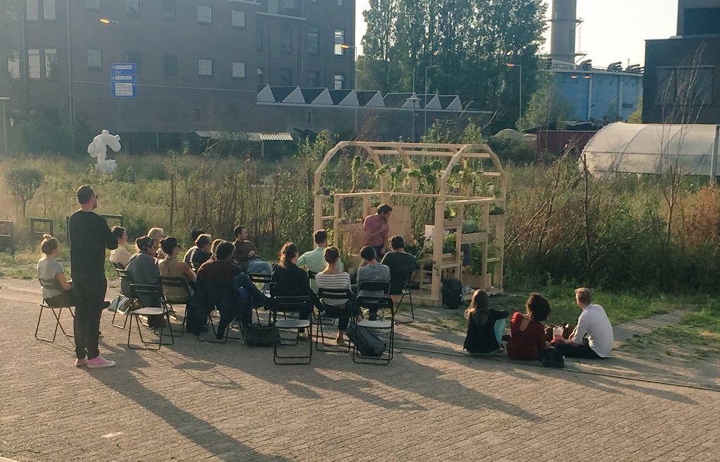 Enjoying the outdoor live broadcast by RAAR during the Anxious City Festival <a href="/Healing_Pl/">Healing Places</a> <a href="/fairdesignplein/">fairdesignplein</a>