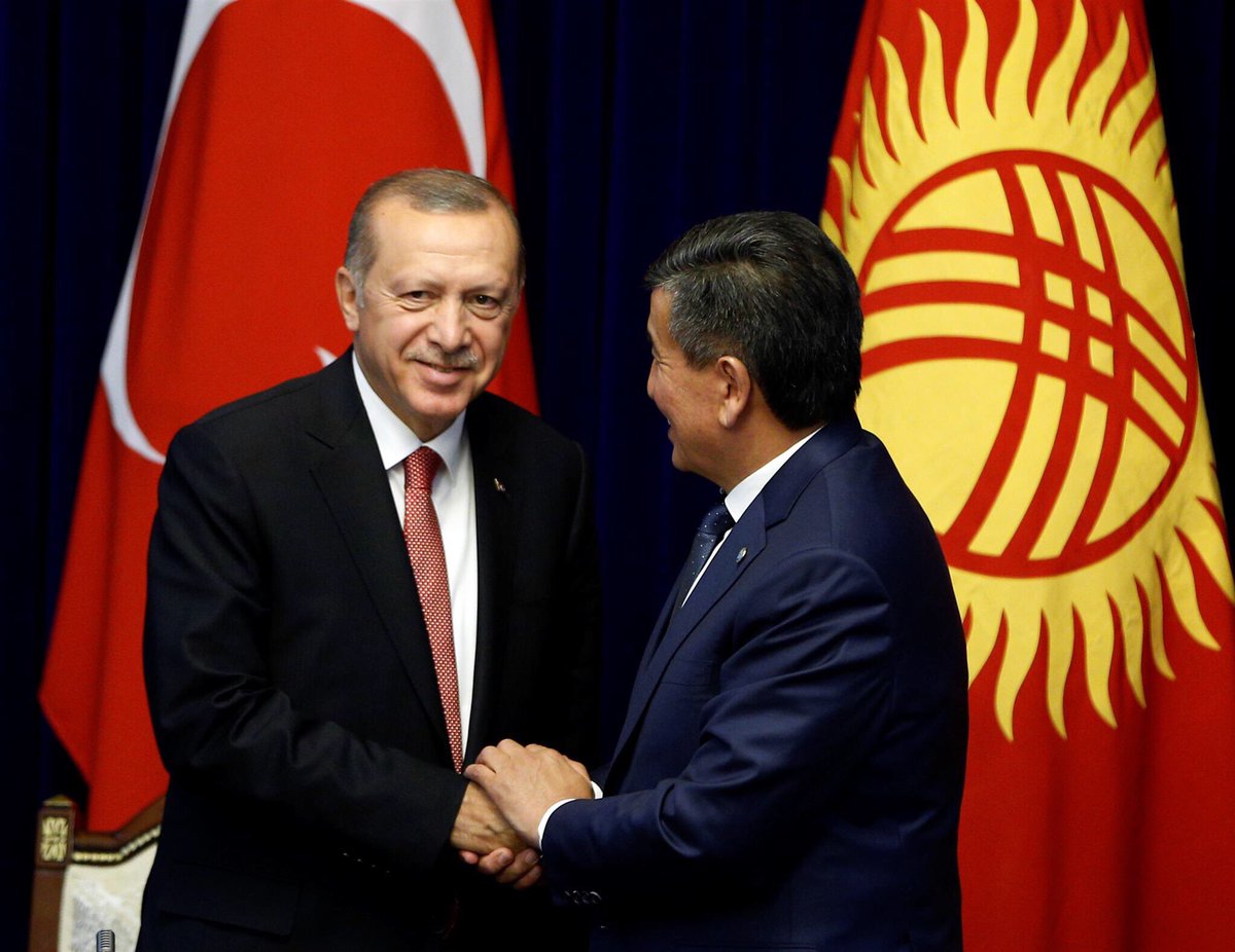 Akparti's tweet photo. Cumhurbaşkanımız Recep Tayyip Erdoğan ve Kırgızistan Cumhurbaşkanı Sooronbay Ceenbekov, Dördüncü Yüksek Düzeyli Stratejik İşbirliği Konseyi (YDSK) toplantısının ardından ortak basın toplantısı düzenledi. https://t.co/eneSm78SeZ