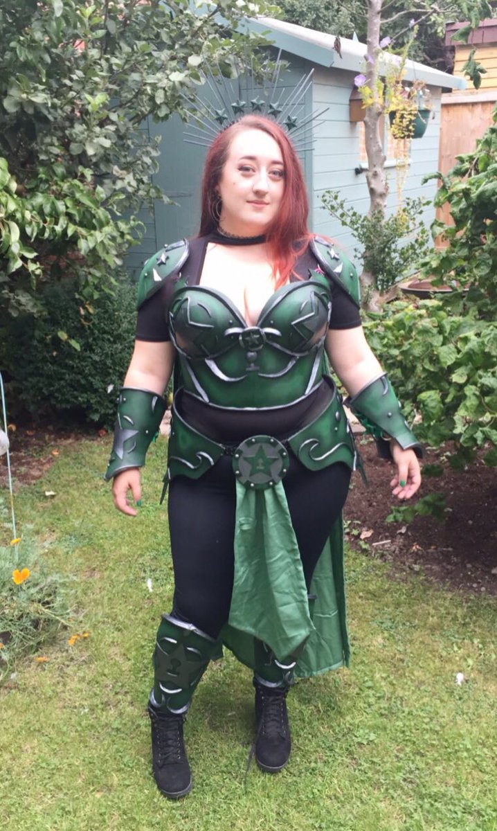 LixxieB's tweet photo. My @AchievementHunt armour is all finished and ready for #RTXLondon! Undecided if I'll wear a wig and my makeup will be different but it feels so good to have everything one! So happy with my first ever armour build! 💚💚 https://t.co/Tm12L7JdkJ