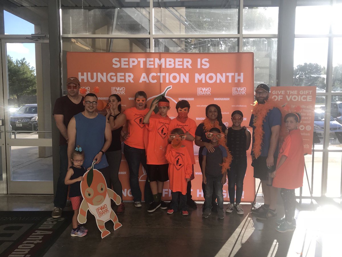 AtheistsAtWork's tweet photo. ❤️ @safoodbank #stirrupweeder #pickinguptrash #findingfeathers #scrapingupbirdpoo #sweeping #drinkwater #needtogetourowngloves #teamwork #newfaces #hungerfighter #foodbanksaturdays #gardenforgood #fightinghungerfeedinghope #goorangetofighthunger #septemberishungeractionmonth https://t.co/hmF1iQg0UB