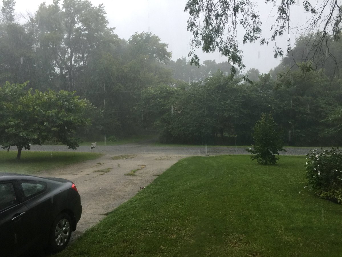 rednsammy's tweet photo. Really coming down in SW Michigan https://t.co/ESQef5w3Xz