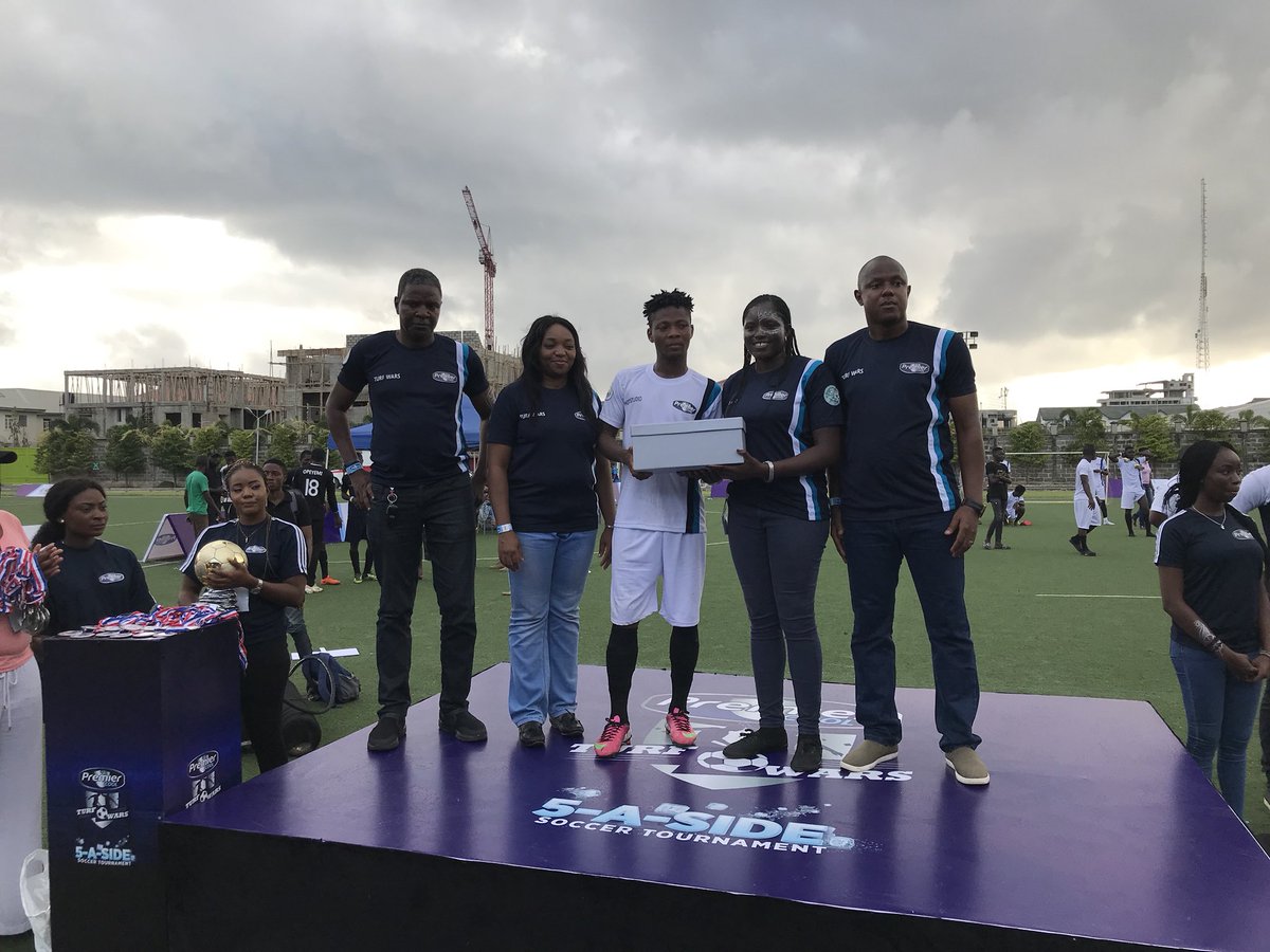 PremierCoolNG's tweet photo. Best Goalkeeper, Best Midfielder, Best Attacker, Top goalscorer, and Player of the tournament awards. The last two went to the same man. All hail @IBARU__ of #FastFiveFC. #PremierCoolTurfWars https://t.co/vatqWA9fhb
