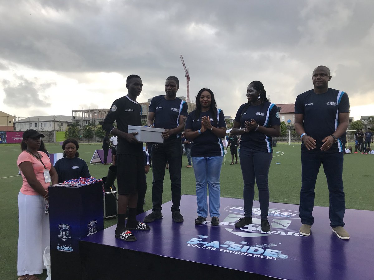 PremierCoolNG's tweet photo. Best Goalkeeper, Best Midfielder, Best Attacker, Top goalscorer, and Player of the tournament awards. The last two went to the same man. All hail @IBARU__ of #FastFiveFC. #PremierCoolTurfWars https://t.co/vatqWA9fhb