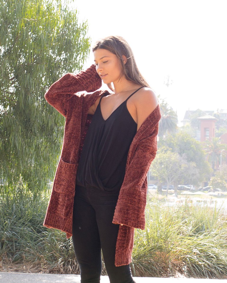 1AlexanderDavid's tweet photo. Chanel, Chanel, Chenille.. Chenille... Close enough 🤷
Our #Chenille #Sweater is in stock! In rust (red) and Navy!
.
.
#losangelesfashion #labrand #lastyle #fashionista #outfitinspo #fashionlove #streetstyle #addictedtofashion #alexanderdavid #minimaliststyle #lessismore https://t.co/TcVerDrbEe