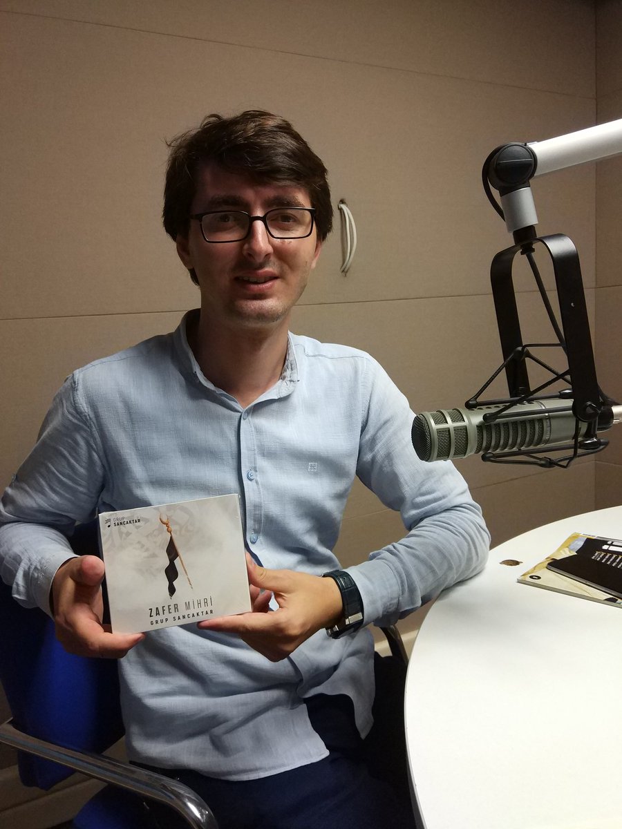 Samet Paçacı yayın esnasında Grup Sancaktar'ın "Zafer Mihri" albümünden hediye sözü verdi :)

Bu tweeti Rt yapan 10 dinleyicimize albüm hediye edeceğiz.