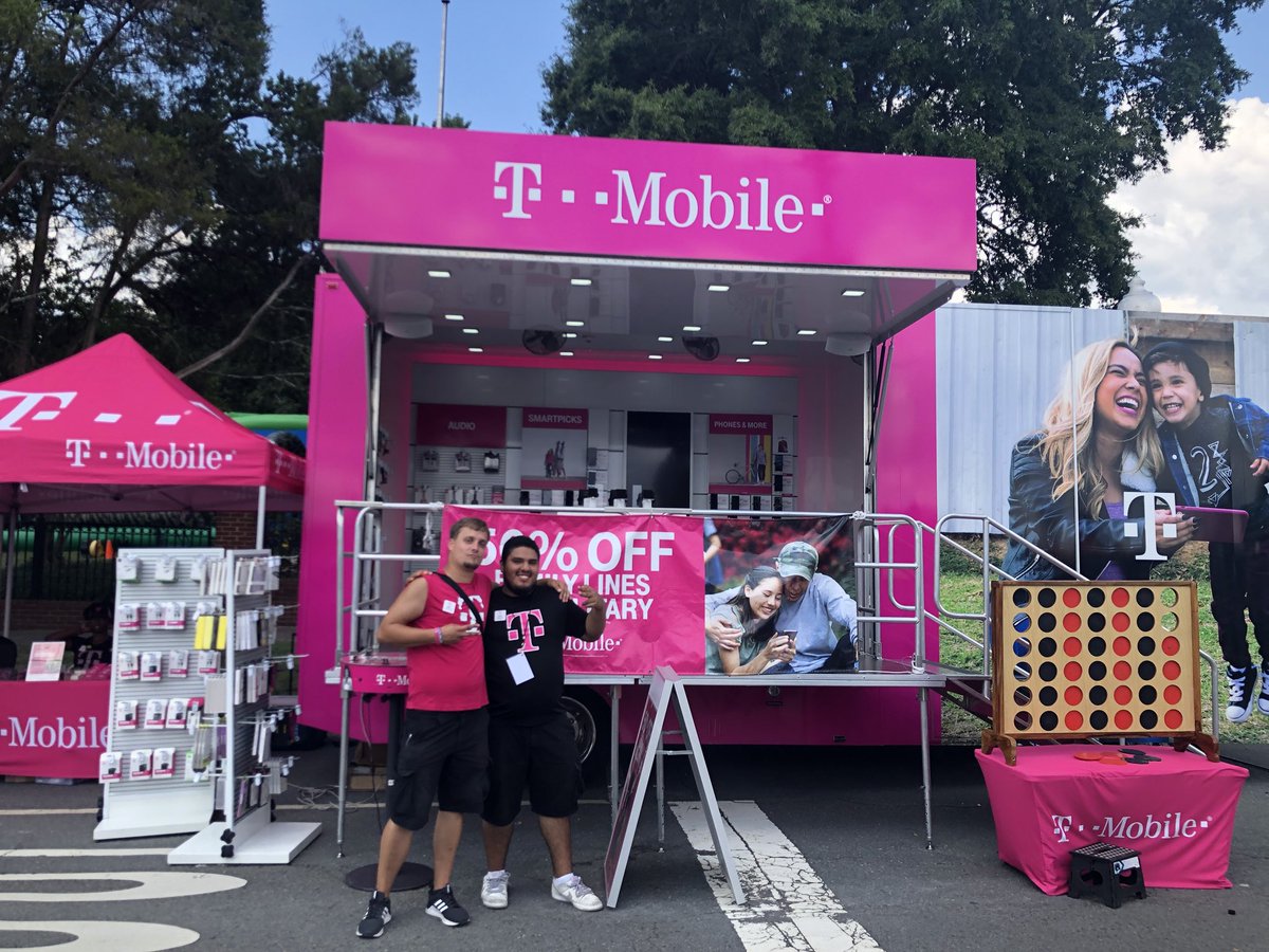 My truck is better than your truck <a href="/TMobile/">T-Mobile</a> <a href="/verizon/">Verizon</a> @TmobileTruckCLT #MatthewsAlive
