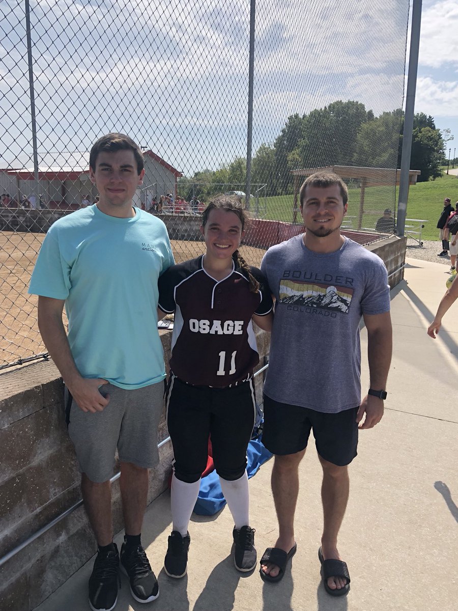 carly_w11's tweet photo. Freshman first💛. 2-2 on the day with a walk. So excited my brothers were able to see my first homerun of high school!!! #osagestrong #wehavingfun #freshmanfirst #rubadubdub @MOStealthGold https://t.co/VeRbKaQqSa