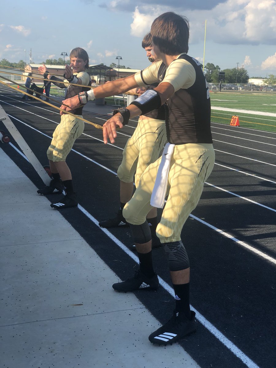 coachroecker's tweet photo. QB’s getting arms game ready last night.  Shout out to @jaegersports for some awesome bands.  They work great on this field too.  Arms got to eat!  Throw the deep ball! #bandsonbandsonbands #APQB’s @ski_wilpitz @Fosterkreuzer @brianmcd8 https://t.co/k8OiZNOlFK