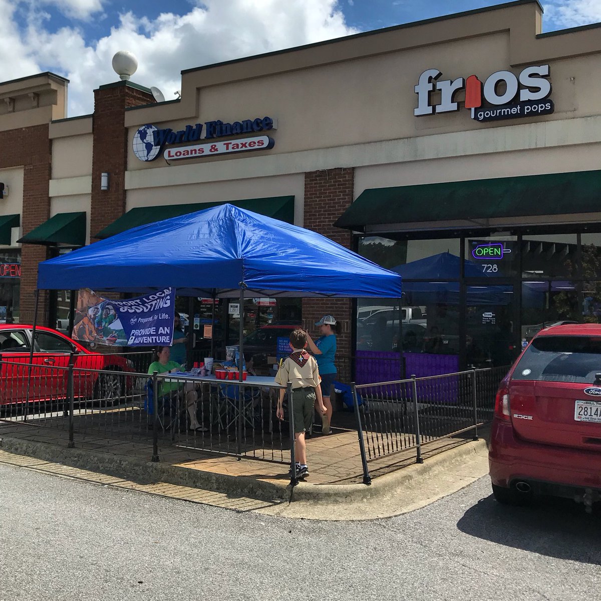 FriosMontevallo's tweet photo. The #boyscouts are camped on our porch for their annual #boyscoutpopcorn sale. Stop by for a pop &amp; popcorn combo and support the troop! https://t.co/wkHEKdtndi