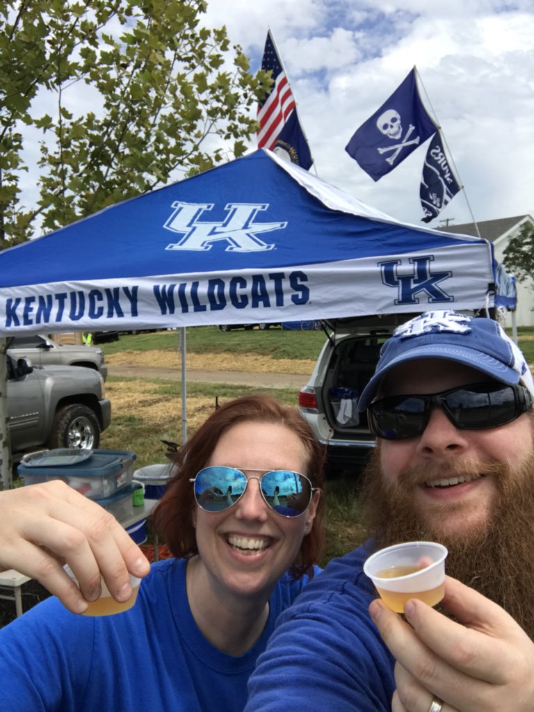 grlsbeersports's tweet photo. Cheers to the start of College Football season tailgating and UK Football!!!!! #BBN #tailgaiting #collgefootball #therain #finallystopped https://t.co/J4K5Yprry7
