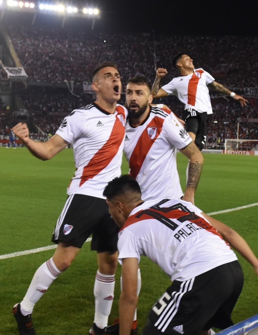 RiverPlate's tweet photo. ¡Esta noche juega el Millonario! 🙌

⚽ San Lorenzo vs. River
🏆 Fecha 4 - Superliga
⌚ 20 h
🏟 Estadio Pedro Bidegain
🔎 Árbitro: Jorge Baliño
📺 Fox Sports Premium

#VamosRiver ⚪🔴⚪ https://t.co/mwL9mdBDac