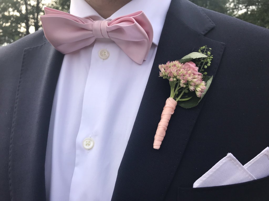 charmingdays's tweet photo. Blommor till brud och brudgummen #getdownwithsävland https://t.co/kCWotz3s0d