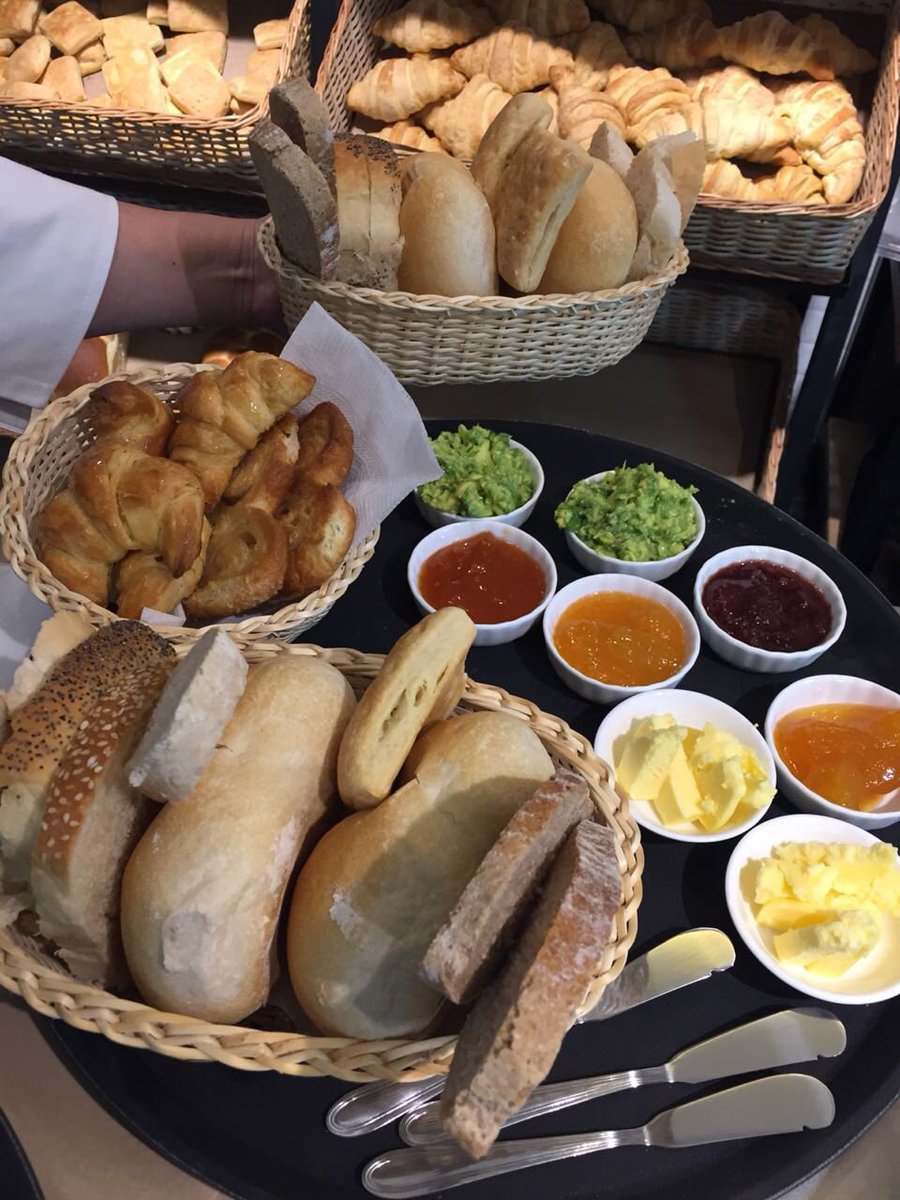 pantiaguina's tweet image. Los invitamos a degustar nuestros panes artesanales y a tomar una rica once chilena en nuestra terraza! #panaderia #cafeteria #marraqueta #masamadre #oncechilena