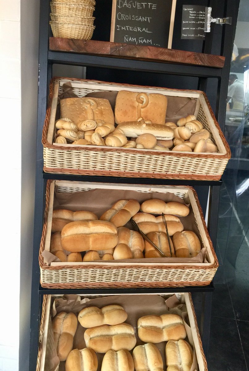 pantiaguina's tweet image. Los invitamos a degustar nuestros panes artesanales y a tomar una rica once chilena en nuestra terraza! #panaderia #cafeteria #marraqueta #masamadre #oncechilena