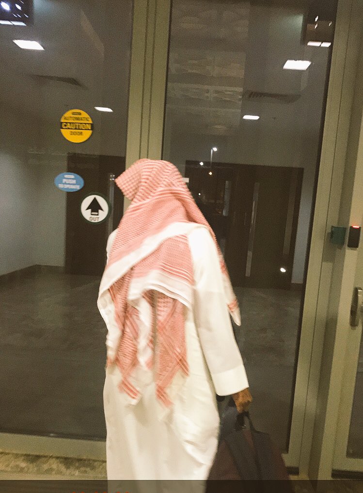 farahabushrai's tweet photo. عزيزي والدي:
عدد الساعات التي قضيتها في انتظاري أمام المدرسة والجامعة، داعماً ومشجعاً  ..
وقوفك بجوار باب الطبيب وبائع الحلوى والسوق وطريق الذهاب والعودة .. شتاءاً وصيفاً.
لوكان بقدرتي لأعدتُ لكَ هذا العمر الذي قصصتهُ من عمرك. ❤️ https://t.co/0lZXQDHpT3