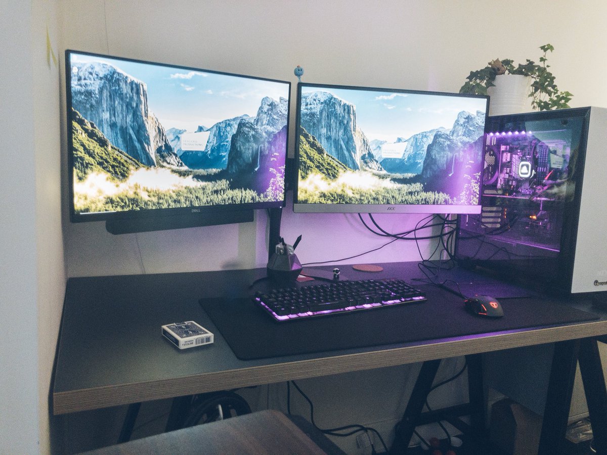 FraggellPro's tweet photo. The two edit stations are now complete ⚡️
#dreamsetup #setup #setupgoals #editstation #workspace https://t.co/LqmDw08sQA