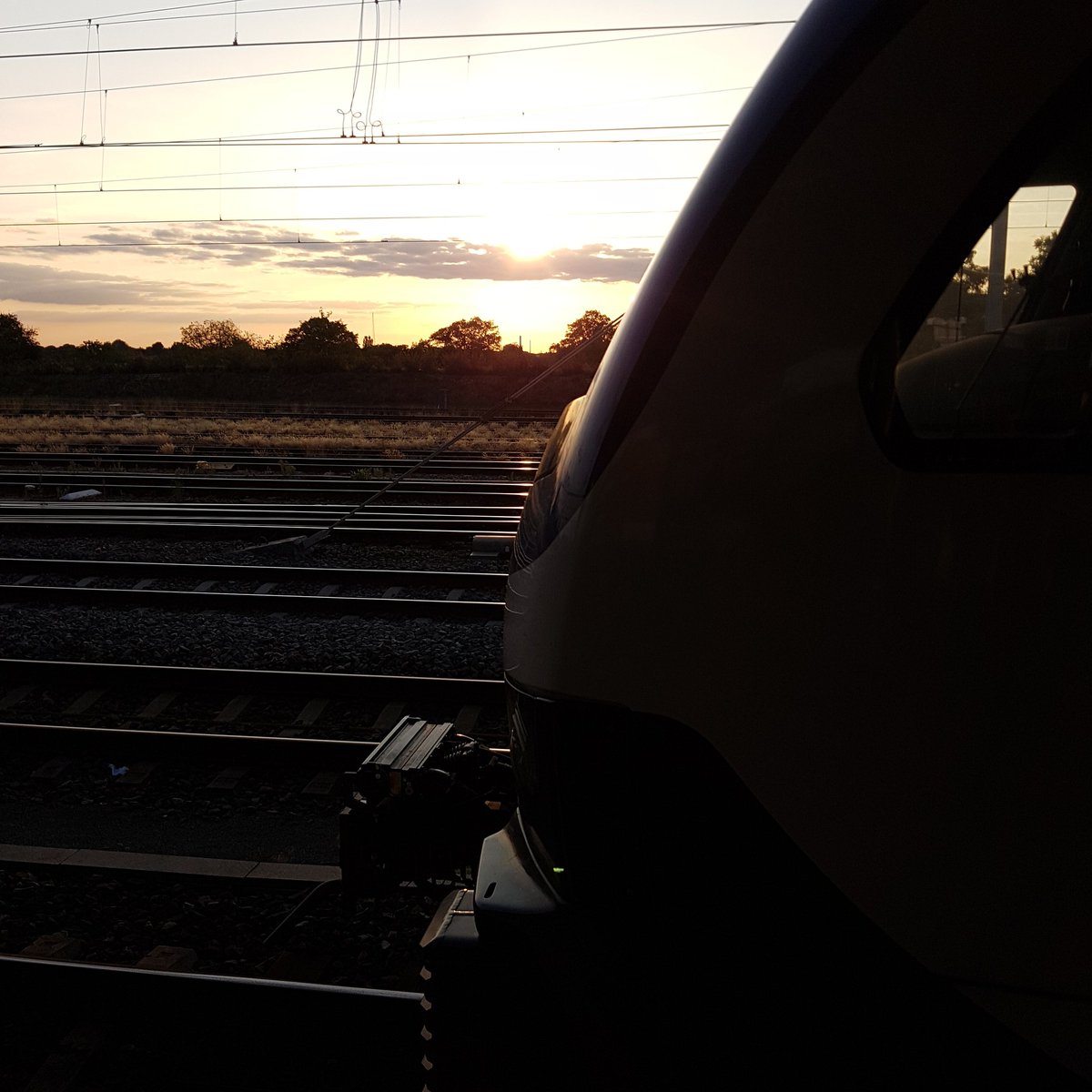 Mooie lucht te Nm/Nijmegen.
#treinleven #metro #ns_online #machinist #mooisteuitzichtvanNL