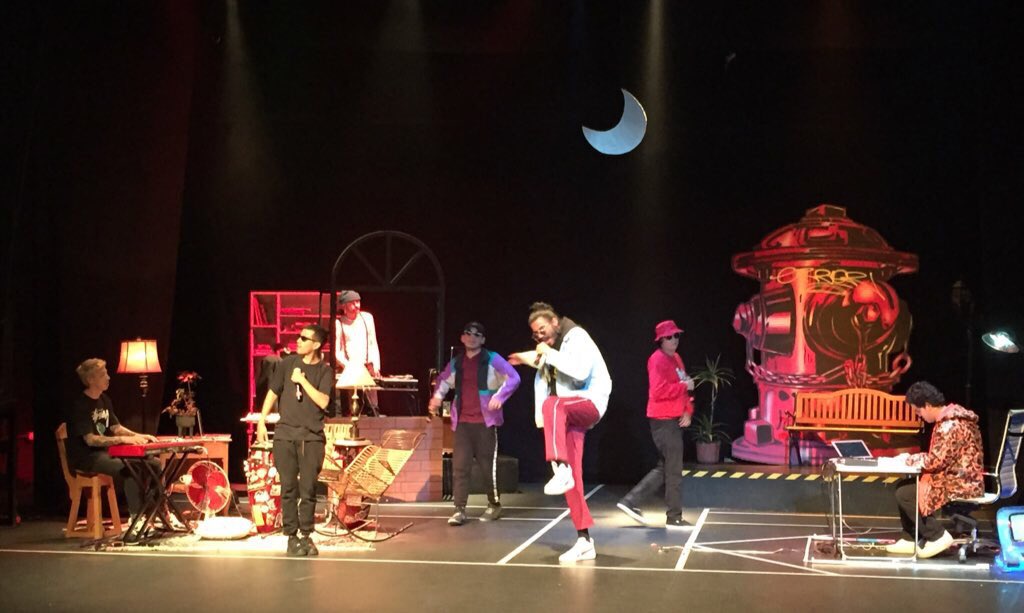 sabinarf18's tweet image. La mejor propuesta que he visto en mucho tiempo en Bogotá. Gracias al colectivo Indio por ese derroche de creatividad y talento. Hip Hop y Teatro. #LaVentanaIndiscreta #SelloIndio