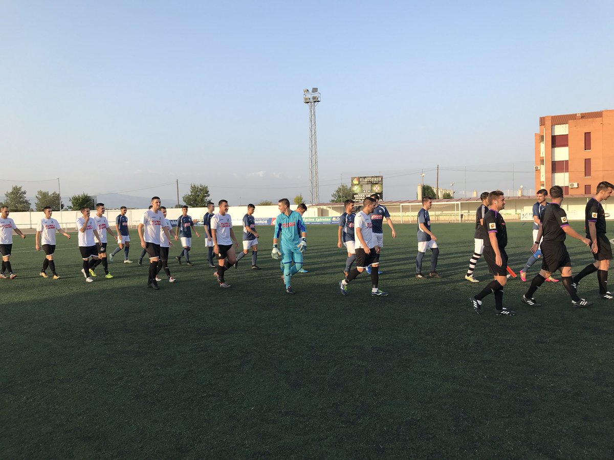 moralejacp's tweet photo. En directo desde el campo de la Vega !!🎙🎙

Vamooosss que comienza el partido!!👍🏻👍🏻

CpMoraleja Cahersa
                ✅
@CPMontehermoso 

#Abónate⚪️⚫️
#VamosAporTodas💪🏻⚽️💪🏻
#AupaMoraleja💚🖤💚 https://t.co/RJAyacgcEa