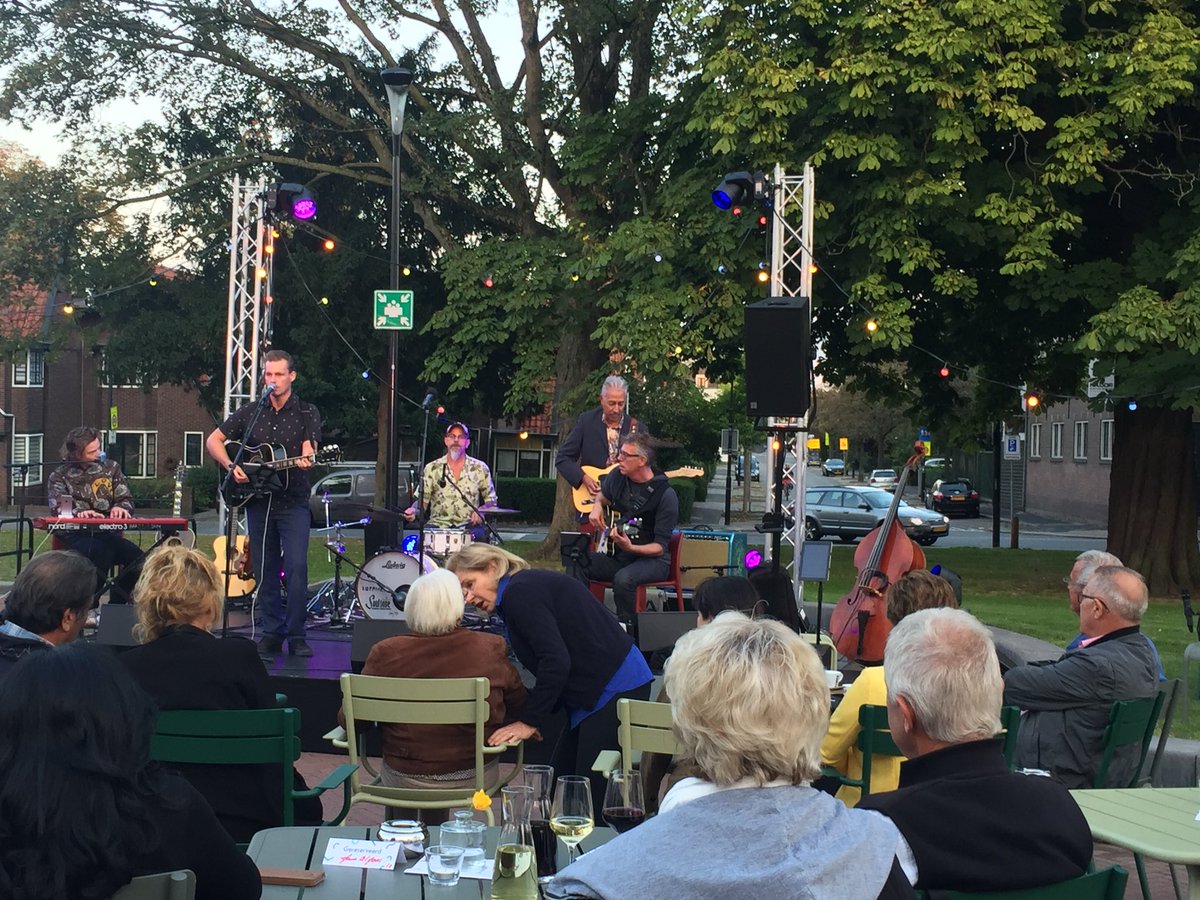 Nu bij Kunstmin Live in the garden bij ons fraaie <a href="/Kunstmin078/">Schouwburg Kunstmin</a>