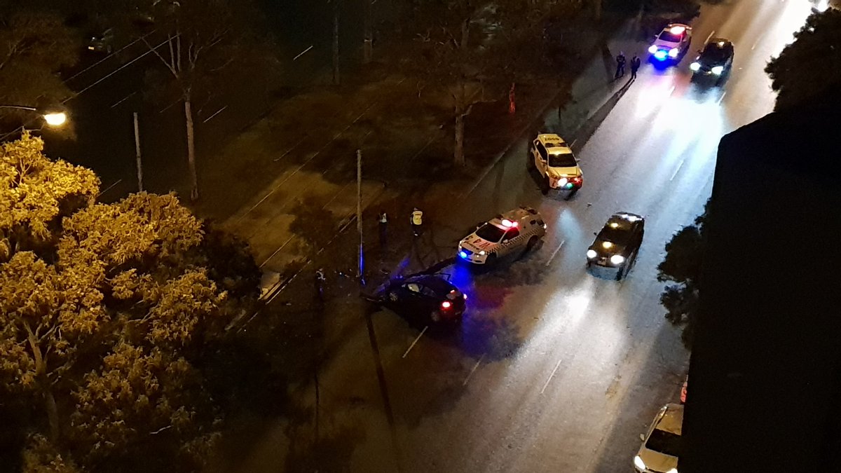 PeakHourImages's tweet image. Driver fell alseep and drove into a pole about 10mins ago. @AmbulanceVic @VictoriaPolice and @MFB_NEWS on scene. St Kilda Road, before Alma Road (city bound side) #driverfail